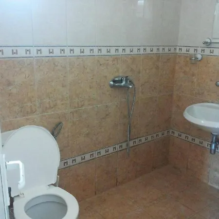 Хотел семеен метеора 2*